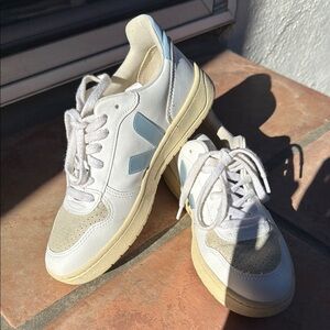 Veja V-10 vegan leather sneaker